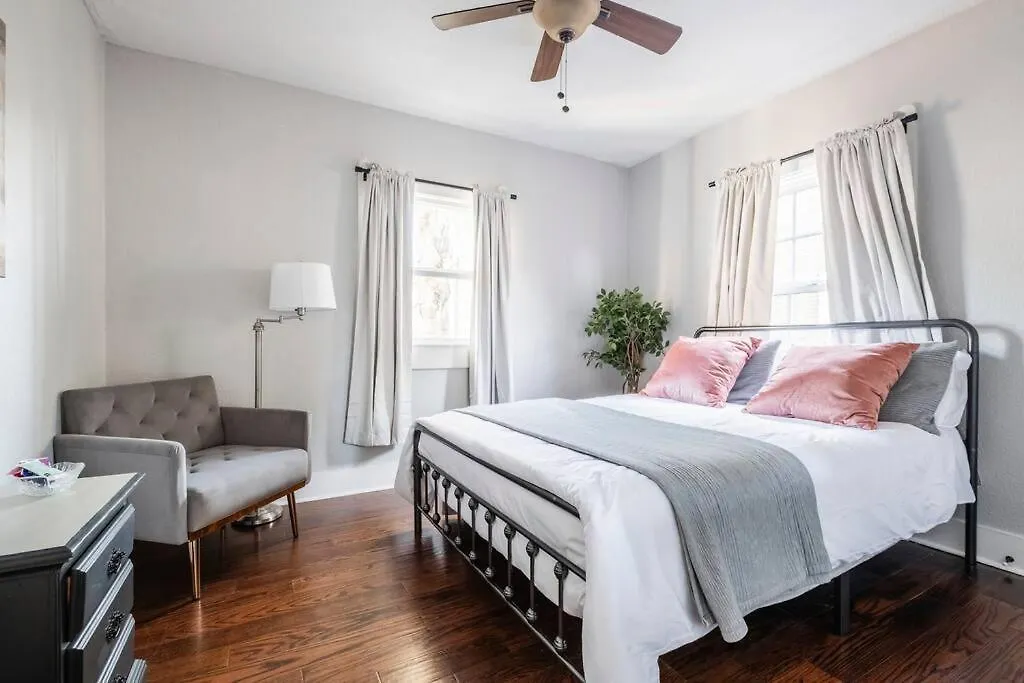 Unique Bungalow W/ Hot Spa In Dt Sacramento 0*,