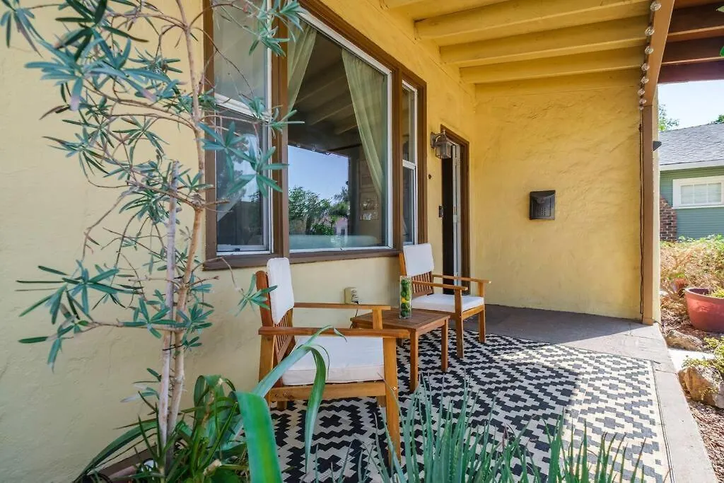 Сasa de vacaciones Unique Bungalow W/ Hot Spa In Dt Sacramento